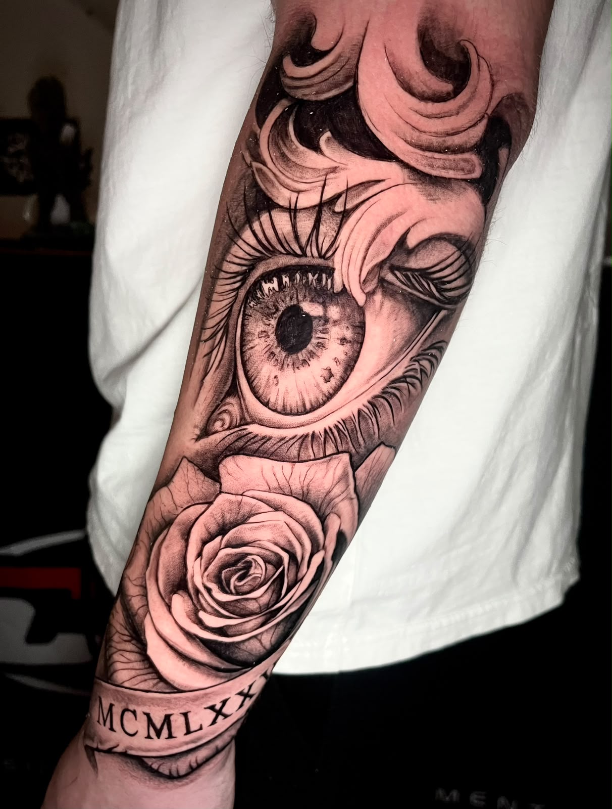 Rosa y ojo